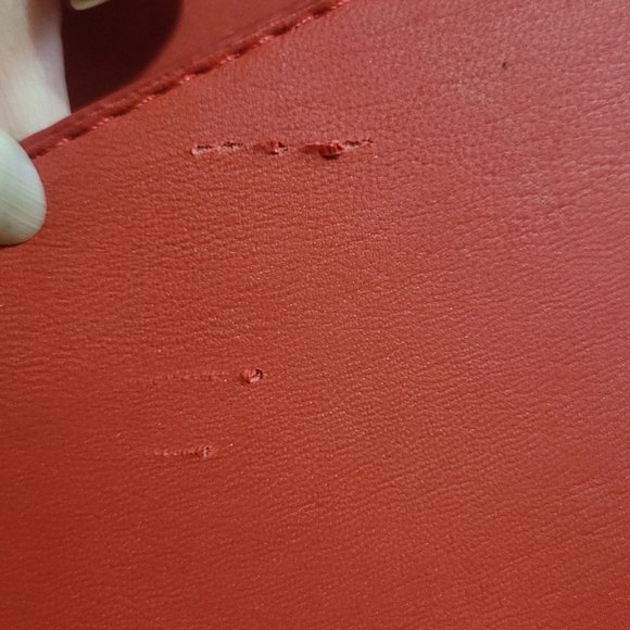 Gorgeous Red Quilted Strappy Shoulder Bag - Picture 9 of 13